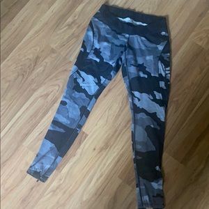 Better bodies low rise camo leggings